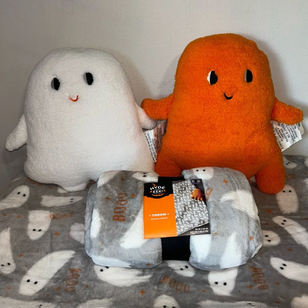 Target Hyde & EEK Boutique Halloween Ghost Pillows & Ghost Print Throw / Blanket